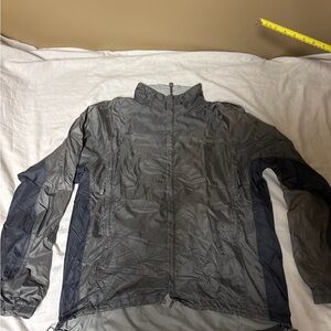 The North Face Men's Gray and Black Windbreaker